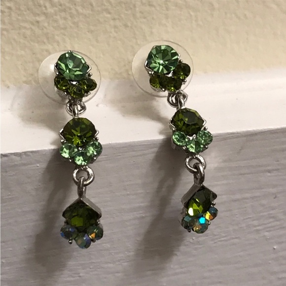 Gorgeous Green Earrings - Picture 1 of 2